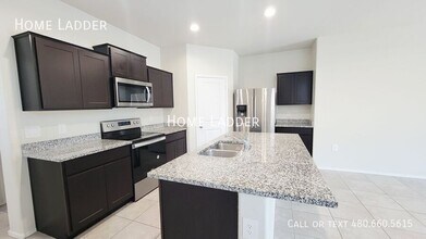 5269 Gummite Dr in San Tan Valley, AZ - Foto de edificio - Building Photo
