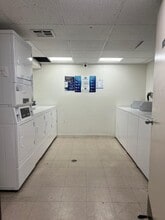 7211 Cozycroft Ave, Unit Condo in Winnetka, CA - Building Photo - Building Photo