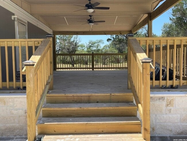 960 Forest View Dr in Blanco, TX - Building Photo - Building Photo
