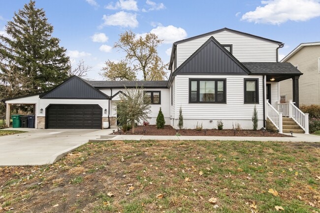 property at 635 E Prairie Ave