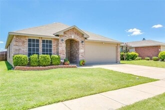 8832 Elk Creek Ln in Fort Worth, TX - Building Photo - Building Photo