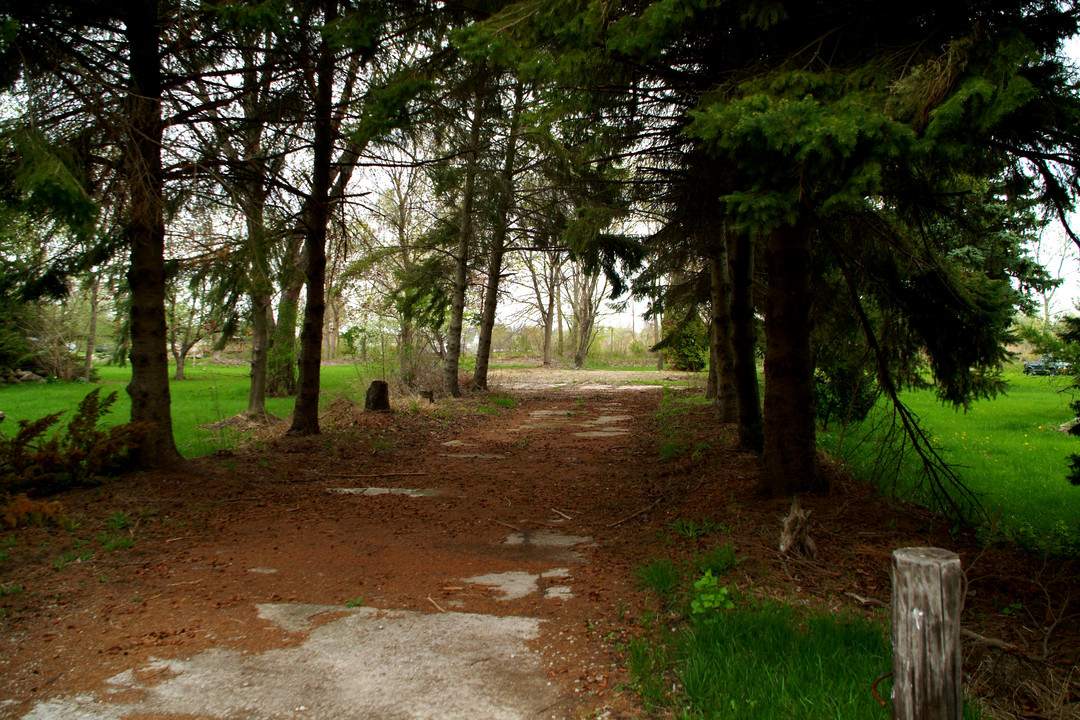 Huron River Mobile Home Park in South Rockwood, MI - Building Photo