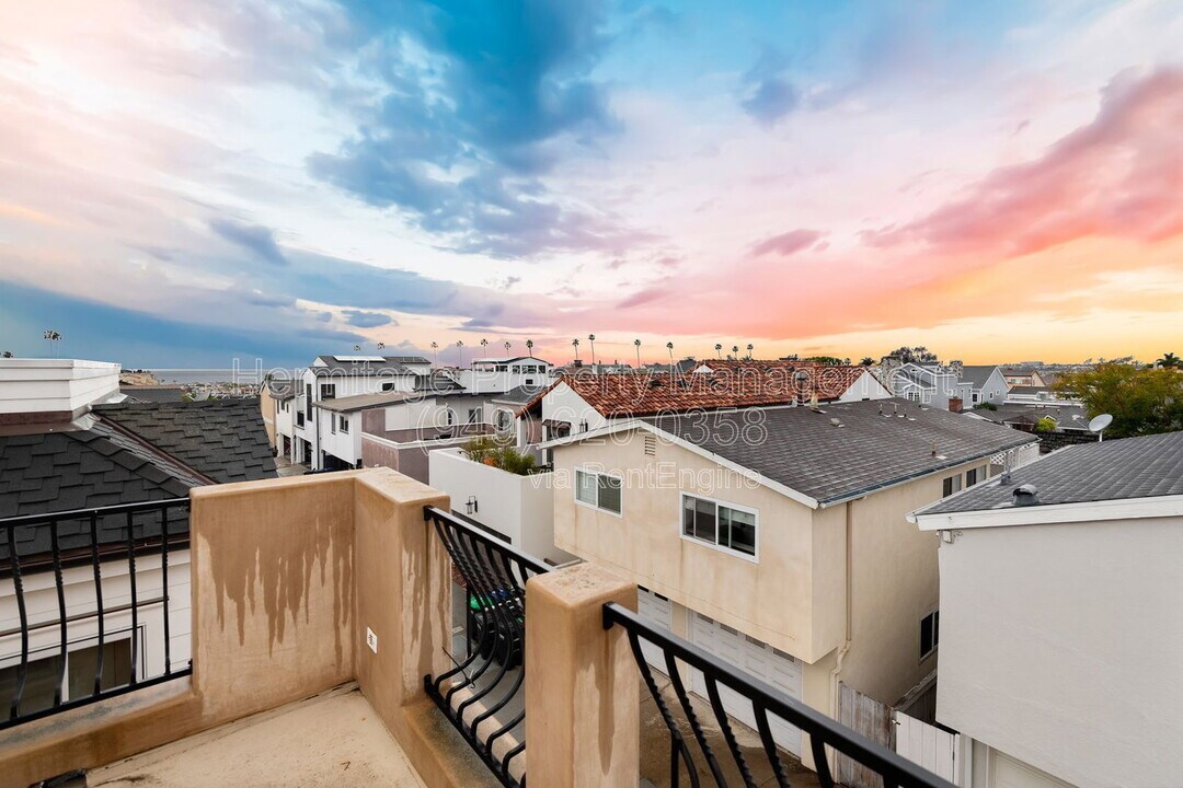 435 1/2 Carnation Ave in Newport Beach, CA - Building Photo