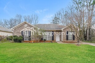 2027 Townhouse Ln in Hueytown, AL - Building Photo