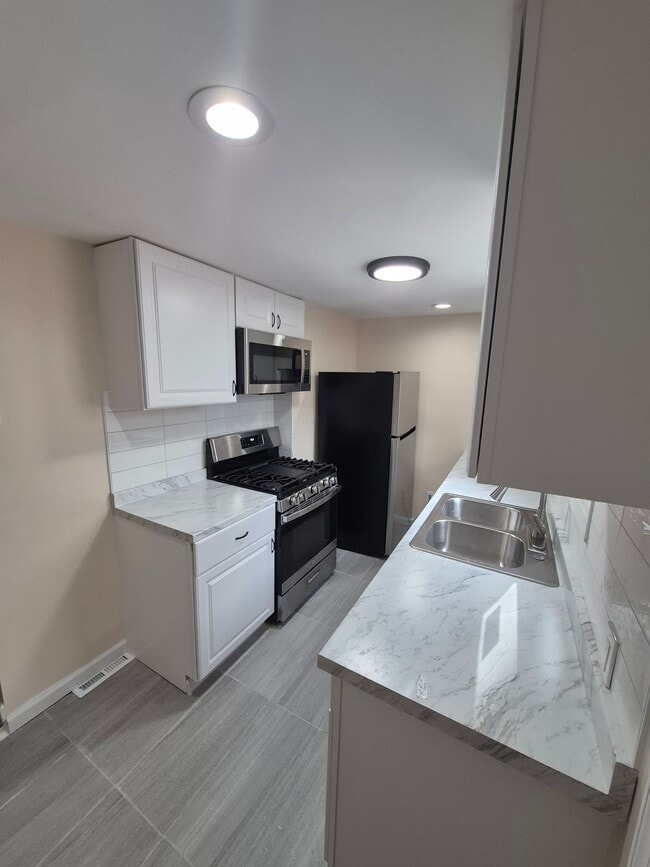 2210 Greenwich St in Philadelphia, PA - Building Photo - Building Photo