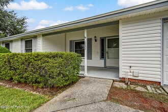 10855 Mandarin Station Dr E in Jacksonville, FL - Building Photo - Building Photo
