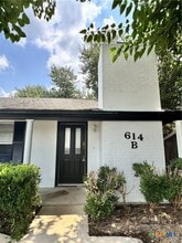 614 Mill St in San Marcos, TX - Building Photo - Building Photo
