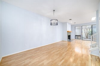 7505 Memorial Woods Dr in Houston, TX - Building Photo - Building Photo