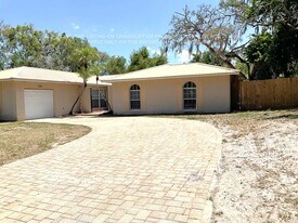 7161 Lenape Cir in New Port Richey, FL - Building Photo