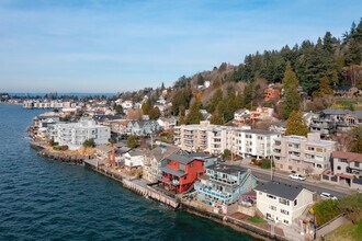 4224 Beach Dr SW in Seattle, WA - Building Photo - Building Photo