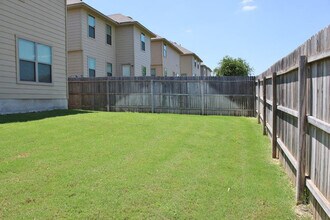 1410 Durango Run in San Antonio, TX - Building Photo - Building Photo