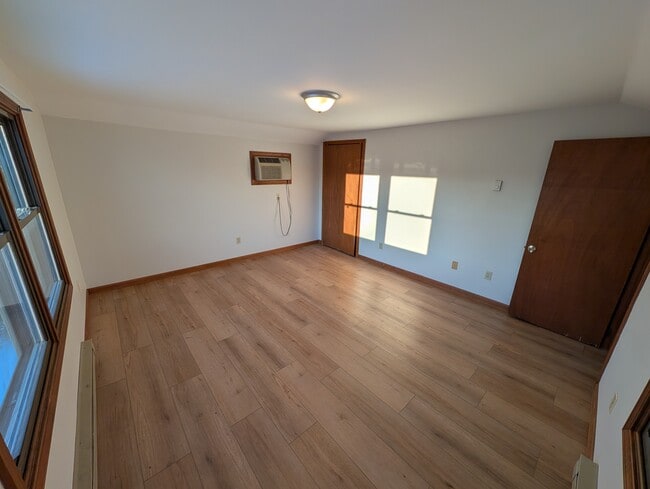 28 Willow Plz, Unit 28 Willow Street - 2nd Fl in Torrington, CT - Building Photo - Building Photo