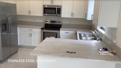 752 NE 208th Ln in North Miami Beach, FL - Building Photo - Building Photo