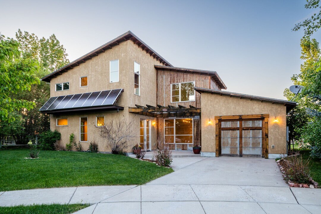 235 Turtle Wy in Bozeman, MT - Foto de edificio