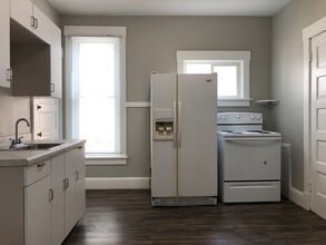 119 E 8th St, Unit 1 in Muscatine, IA - Foto de edificio - Building Photo