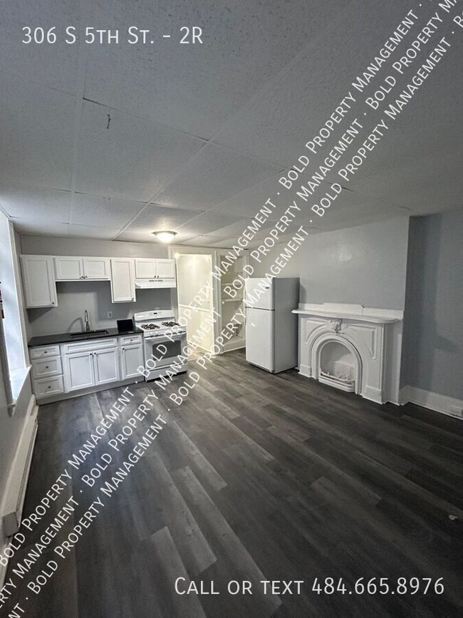 property at 306 S 5th St