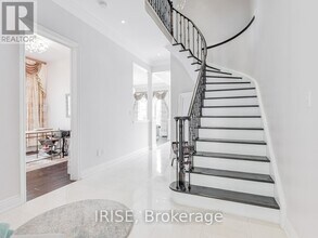 201 Sunset Beach Rd in Richmond Hill, ON - Building Photo - Building Photo