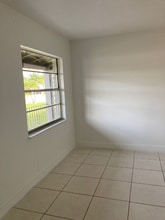 3840 Seabridge Dr in Orlando, FL - Building Photo - Building Photo