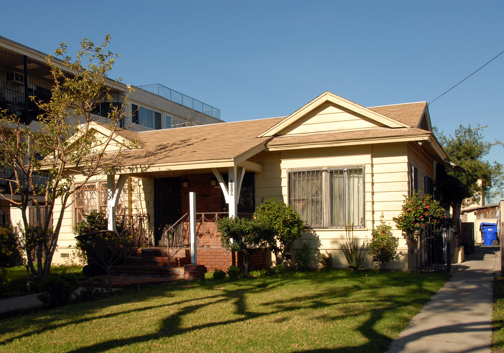 229 E Tamarack Ave in Inglewood, CA - Building Photo