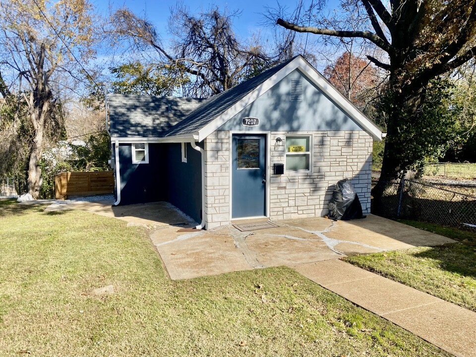 7207 Harney Ave in Jennings, MO - Building Photo