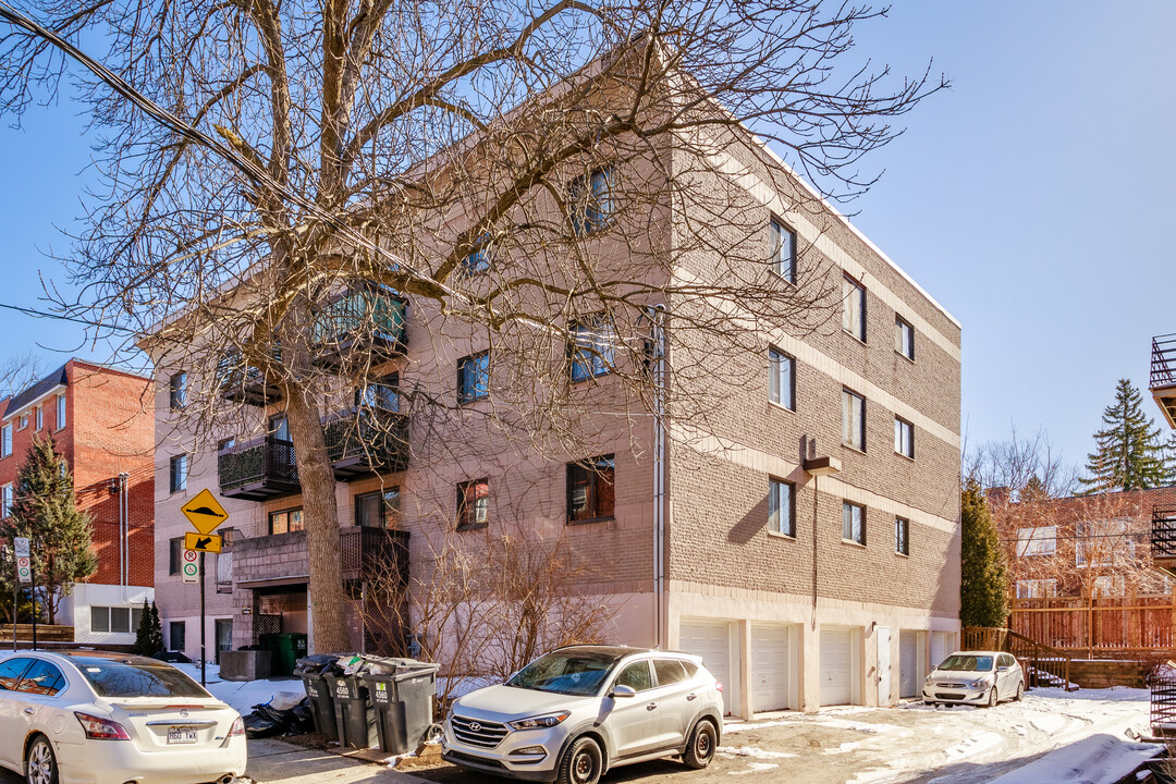 4560 Saint-Kévin Av in Montréal, QC - Building Photo