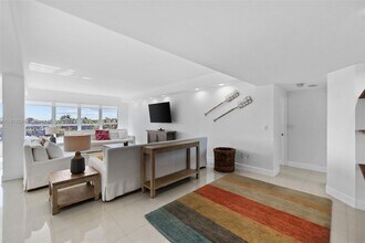 9102 W Bay Harbor Dr in Bay Harbor Islands, FL - Building Photo - Building Photo