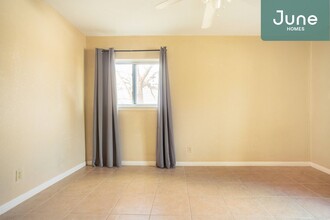 5407 Tipton Dr-Unit -B in Austin, TX - Foto de edificio - Building Photo