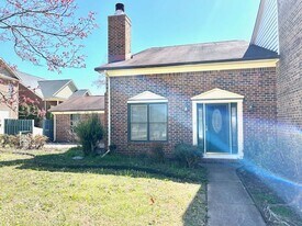 122 W Lake Cir in Madison, AL - Building Photo