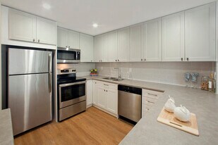 Bay Terrace Apartments in Belleville, ON - Building Photo