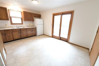 1328 Richey Rd-Unit -B in Zanesville, OH - Foto de edificio - Building Photo