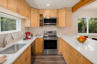 3005 127th Plz SE, Unit B-21 in Bellevue, WA - Building Photo - Building Photo