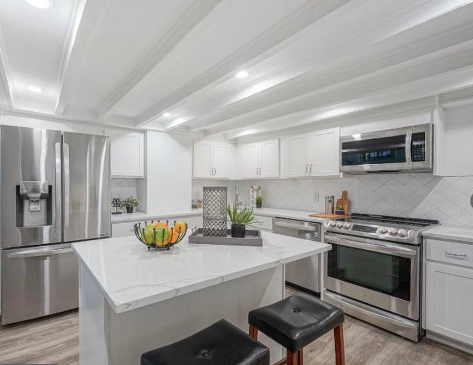 302 Lombard St in Philadelphia, PA - Building Photo
