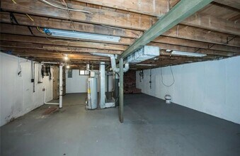 325 Caithness Rd in St. Louis, MO - Foto de edificio - Building Photo