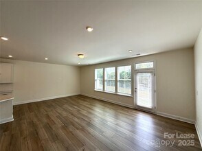 6032 Mariemont Cir in Charlotte, NC - Foto de edificio - Building Photo