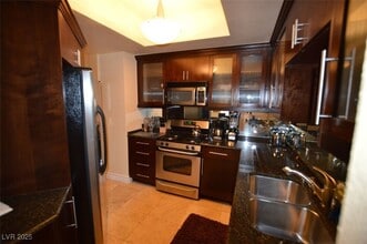 230 E Flamingo Rd, Unit 230 in Las Vegas, NV - Foto de edificio - Building Photo