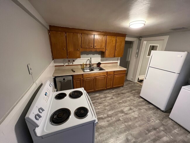 7 Mill St, Unit 7 Mill Upper in Leroy, NY - Foto de edificio - Building Photo