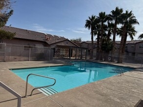 1920 Hodgenville St in Las Vegas, NV - Building Photo - Building Photo