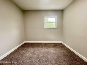 4805 Seville Dr in Louisville, KY - Building Photo - Building Photo