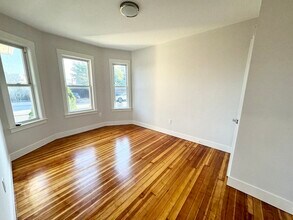 147 E Cottage St in Boston, MA - Building Photo - Building Photo