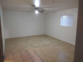 5230 San Anselmo St in Las Vegas, NV - Building Photo - Building Photo