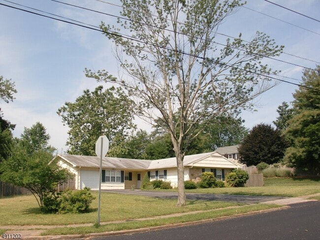 1 Tripplet Rd in Franklin Township, NJ - Building Photo - Building Photo