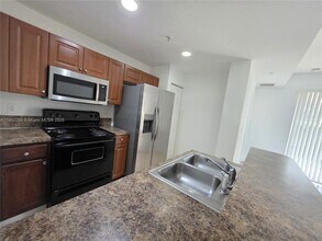 1997 Marsh Harbor Dr in Riviera Beach, FL - Foto de edificio - Building Photo
