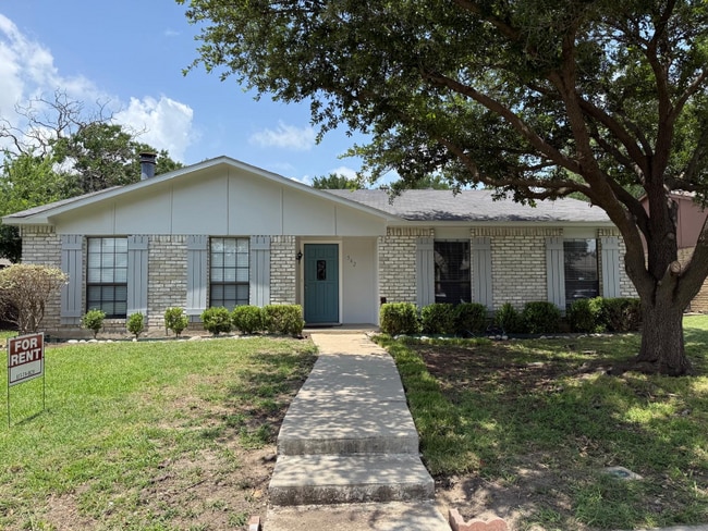 property at 562 Shadowcrest Ln