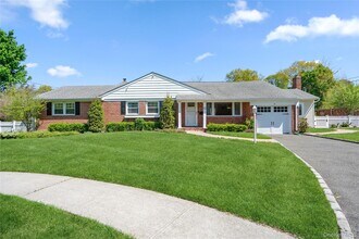14 Harbor Ln in Glen Head, NY - Building Photo - Building Photo
