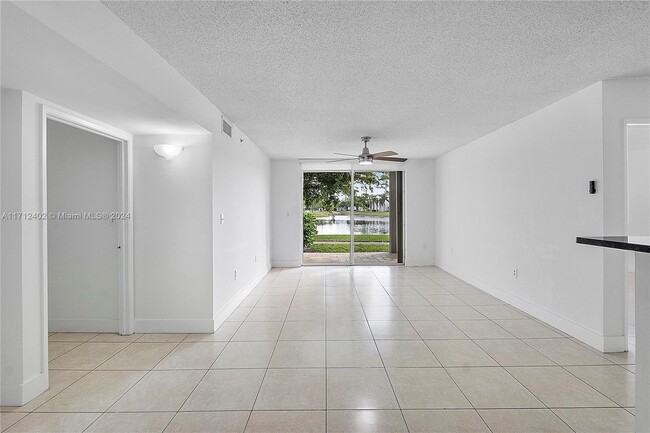 4440 NW 107th Ave in Doral, FL - Building Photo - Building Photo