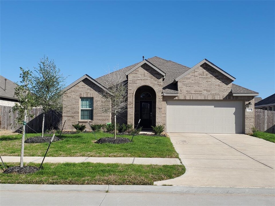 2307 Dewford Fls Dr in Richmond, TX - Building Photo