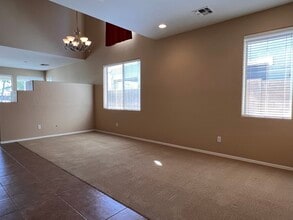 6631 S Classic Way in Gilbert, AZ - Foto de edificio - Building Photo