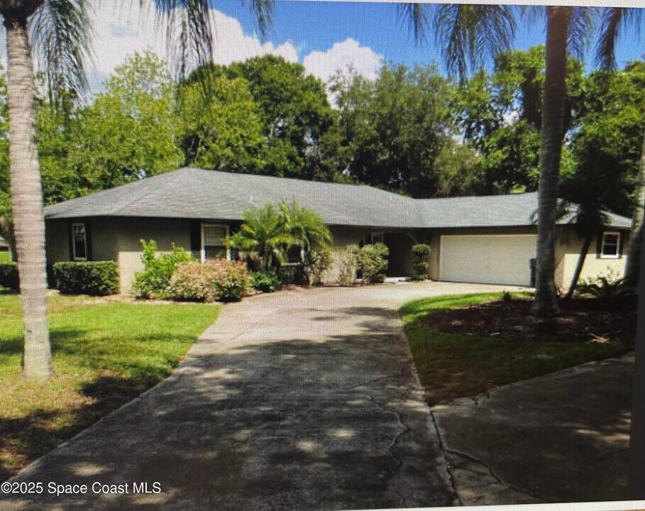 4050 Barr Ln in Titusville, FL - Building Photo