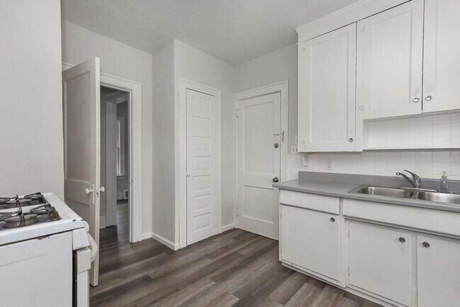 4930 E 108th St in Garfield Heights, OH - Building Photo - Building Photo