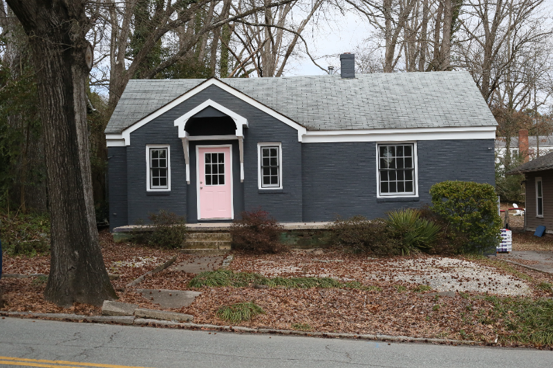 816 W Markham Ave in Durham, NC - Building Photo